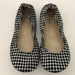THE STOREHOUSE FLATS Houndstooth Leather Black White Flats Size 9